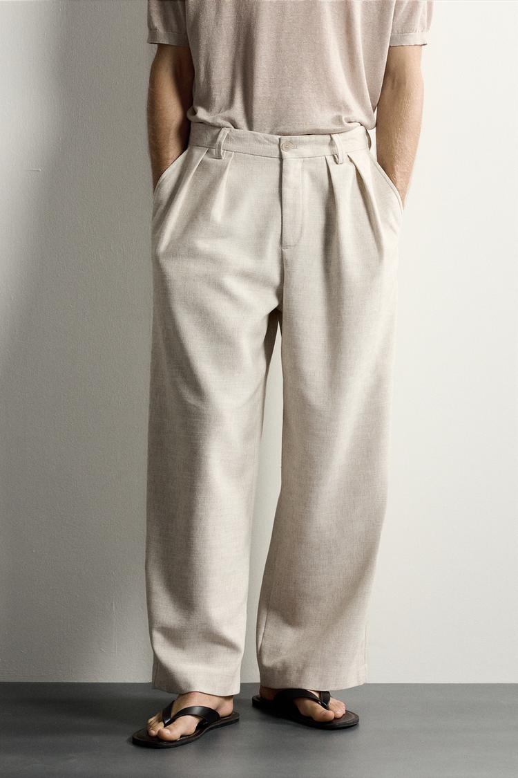 PANTALÓN CON PLIEGUES RELAXED FIT TEXTURIZADO 2