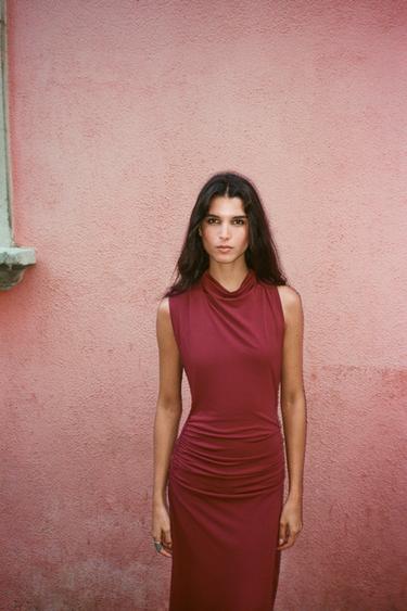 VESTIDO LARGO FRUNCES - Granate de Zara