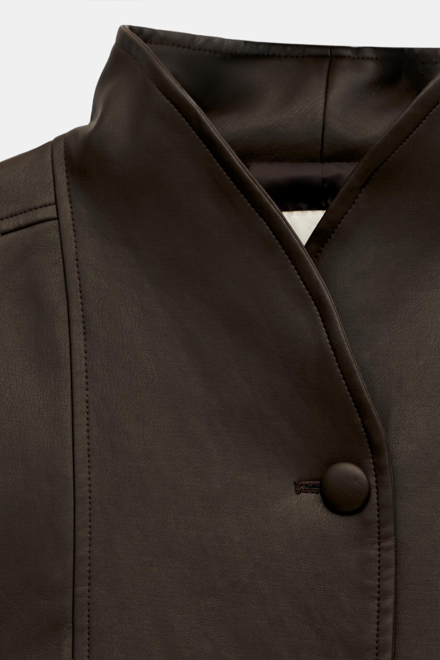 Женская куртка Zara Leather Effect with Back Pleats, цвет: Коричневый — фото 12