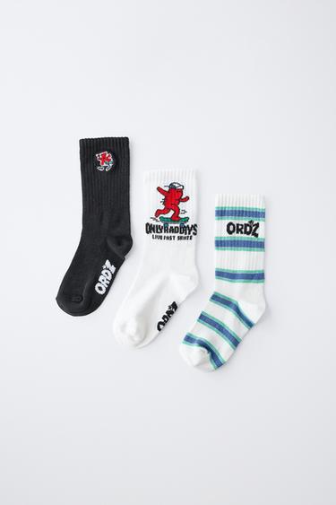 LOT DE TROIS PAIRES DE CHAUSSETTES À LOGO IMPRIMÉ - Blanc / Noir de Zara - Image 2