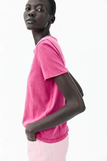 T-SHIRT DÉLAVÉ MANCHES COURTES - Fuchsia de Zara - Image 2