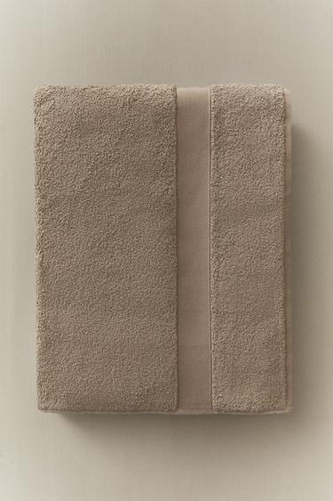PREMIUM COTTON BATH TOWEL (600 GXM²) - Dark beige by Zara