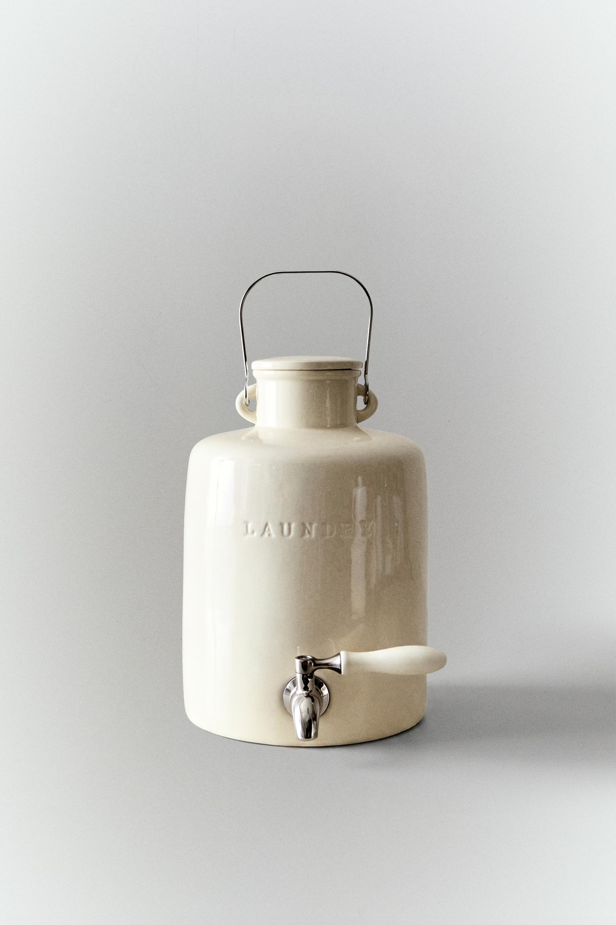 DETERGENT DISPENSER — Cream
