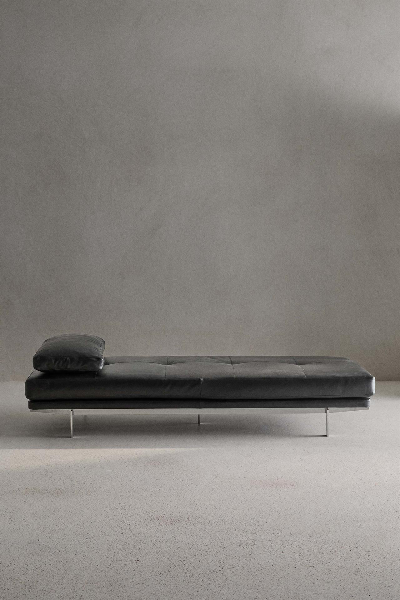 DAYBED 02 — Black