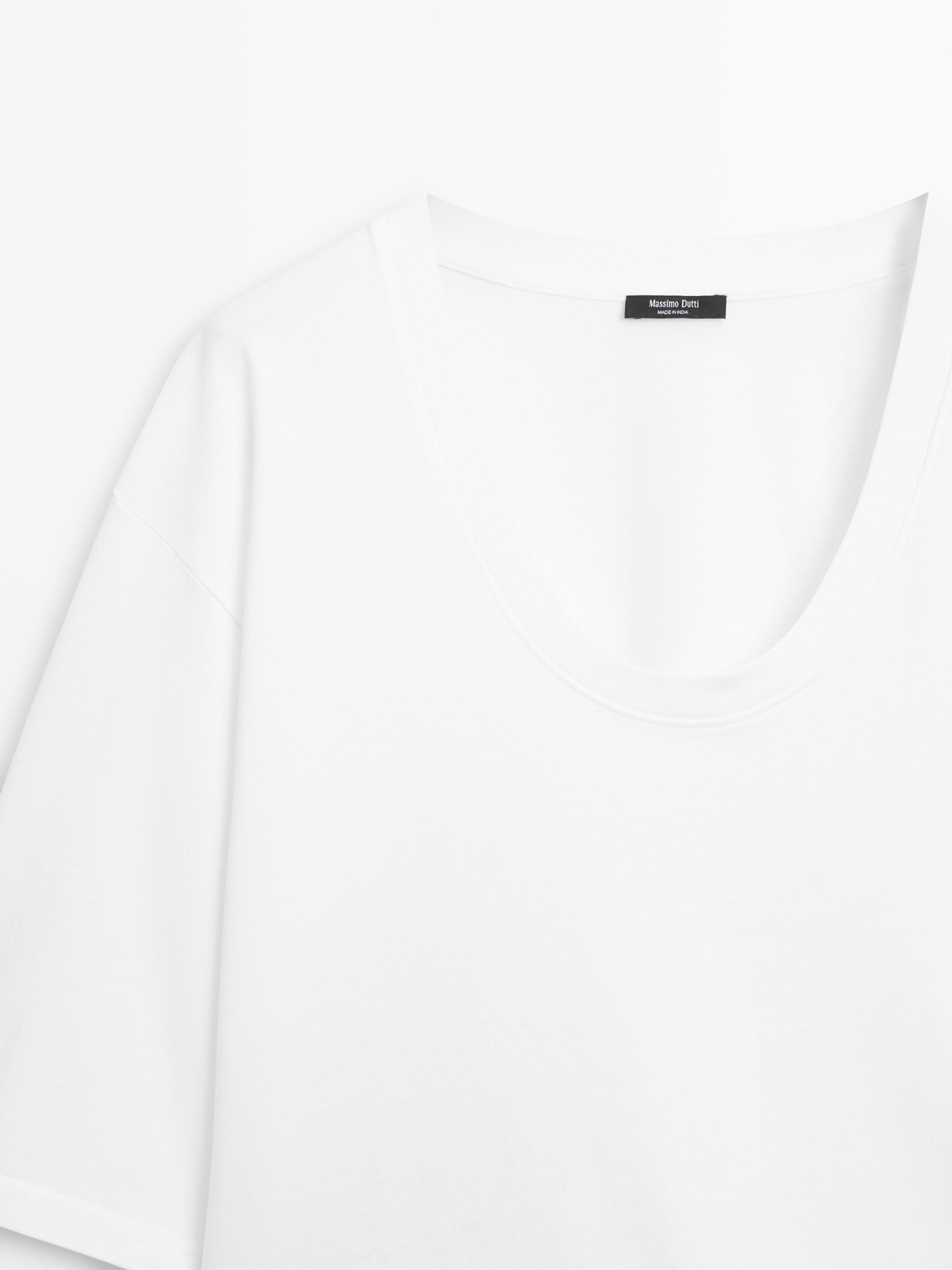 100% cotton scoop neck T-shirt