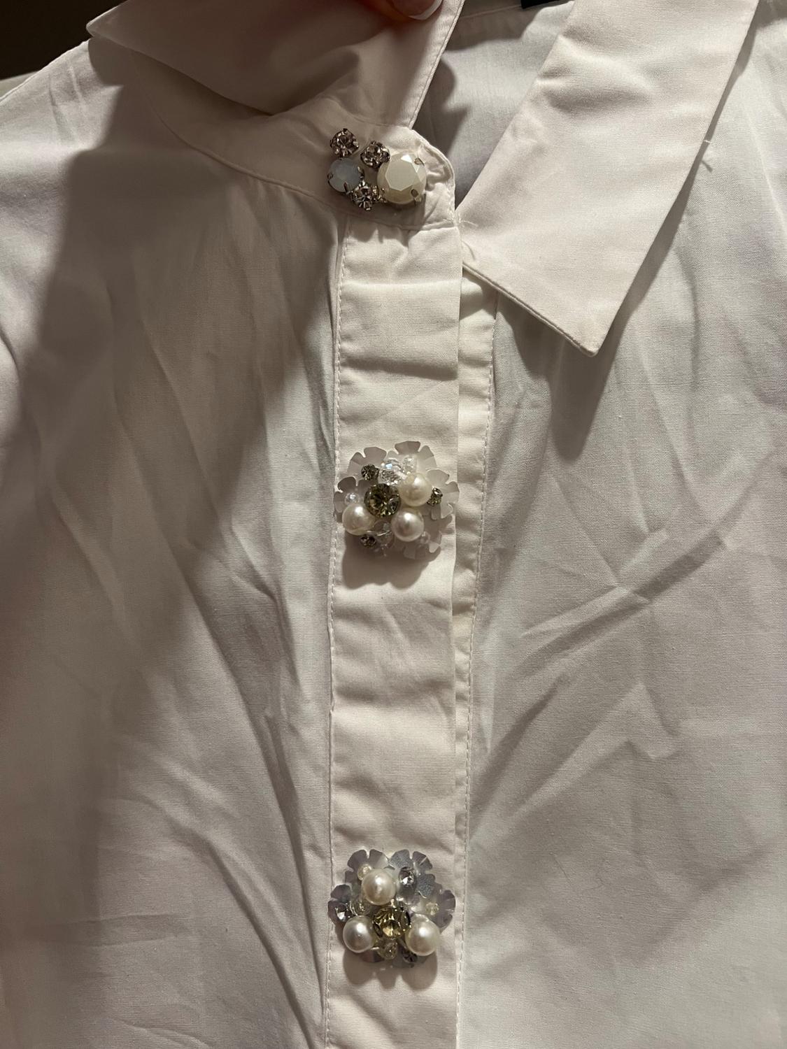 SHIRT WITH JEWEL BUTTONS