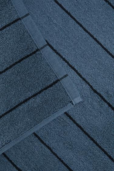 TAPIS DE BAIN RAYURES FINES - Bleu moyen de Zara - Image 3