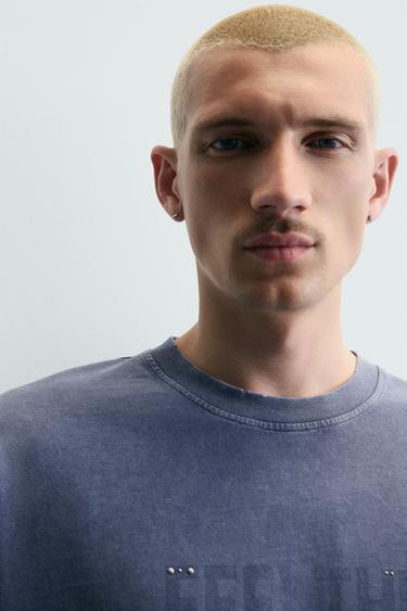 T-SHIRT LAVÉ À IMPRIMÉ CLOUS - Bleu de Zara - Image 4