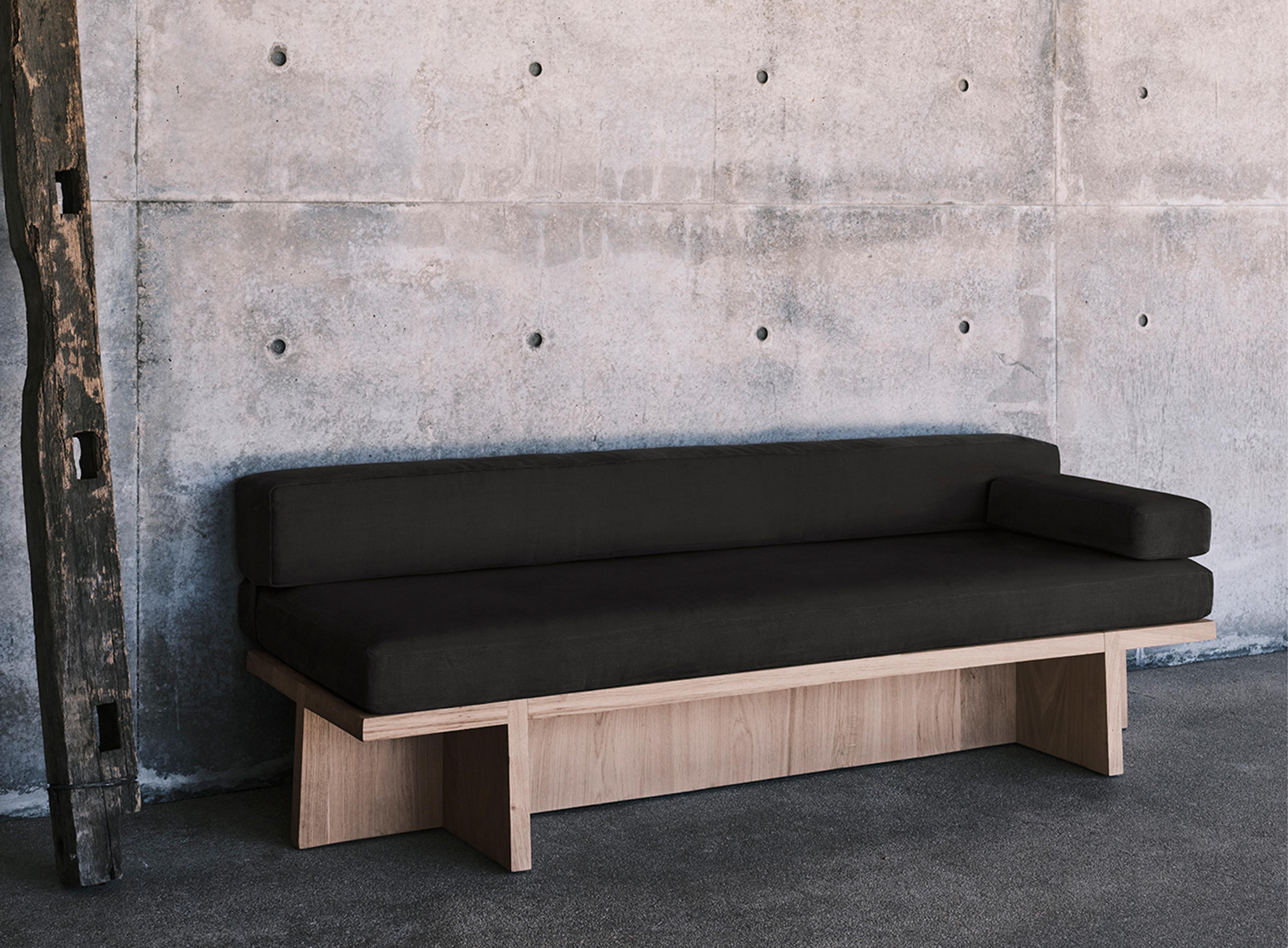 DAYBED 01 — Eggplant