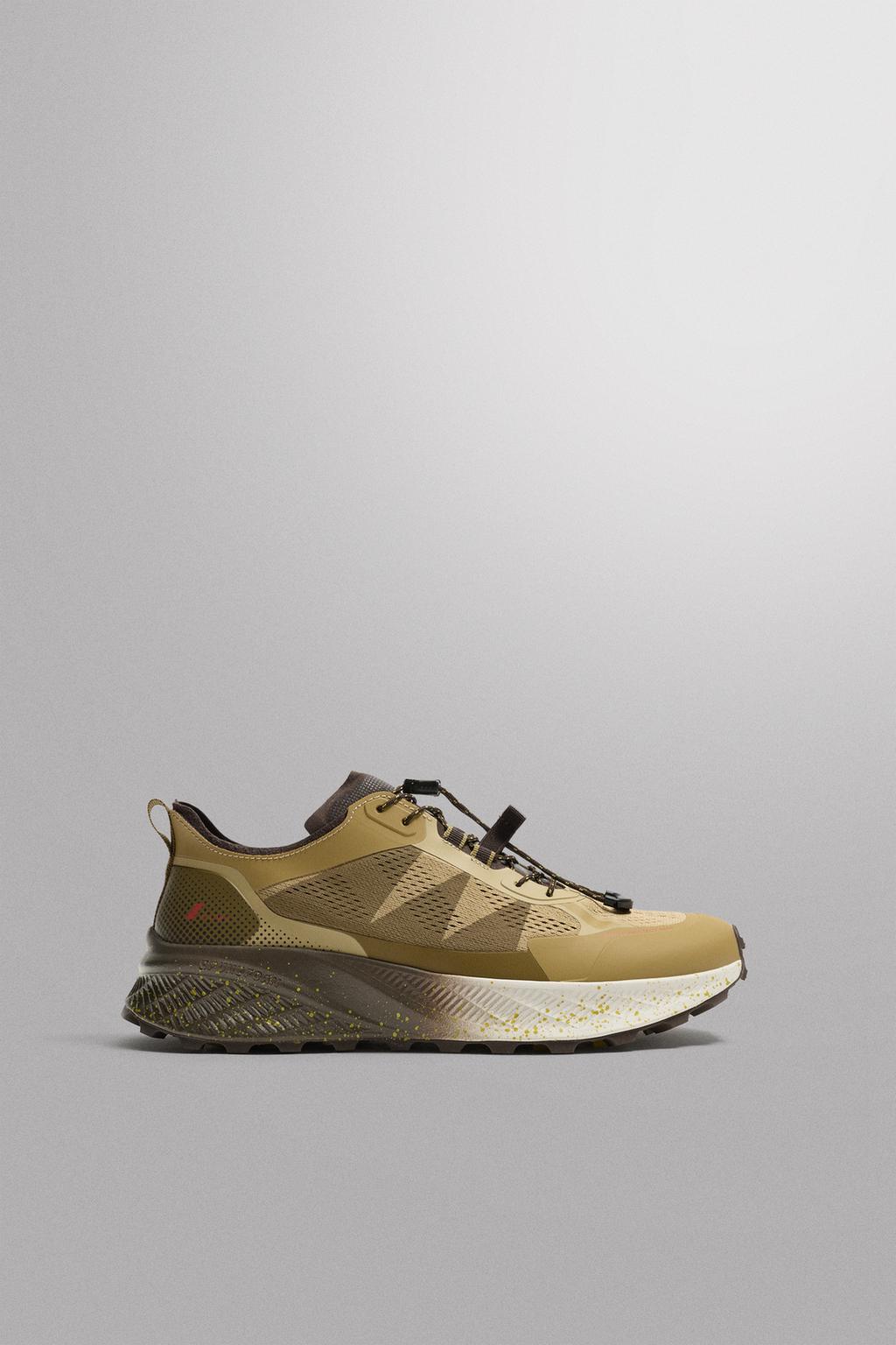 TRAIL RUNNING TRAINERS