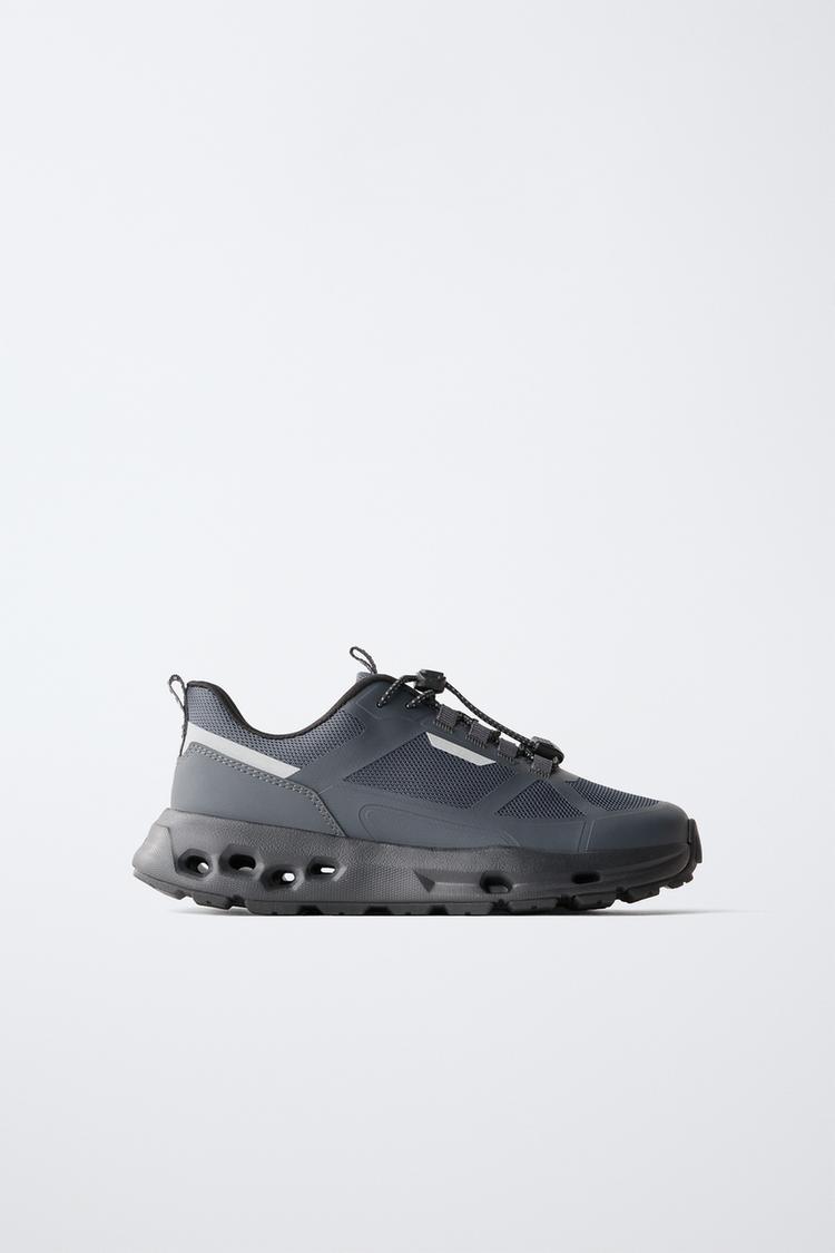 Zapatilla deportiva detalle suela