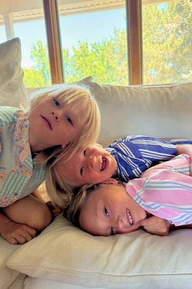 2-6 ANOS/ PIJAMA CAMISA E BERMUDA ÀS RISCAS - Azul da Zara