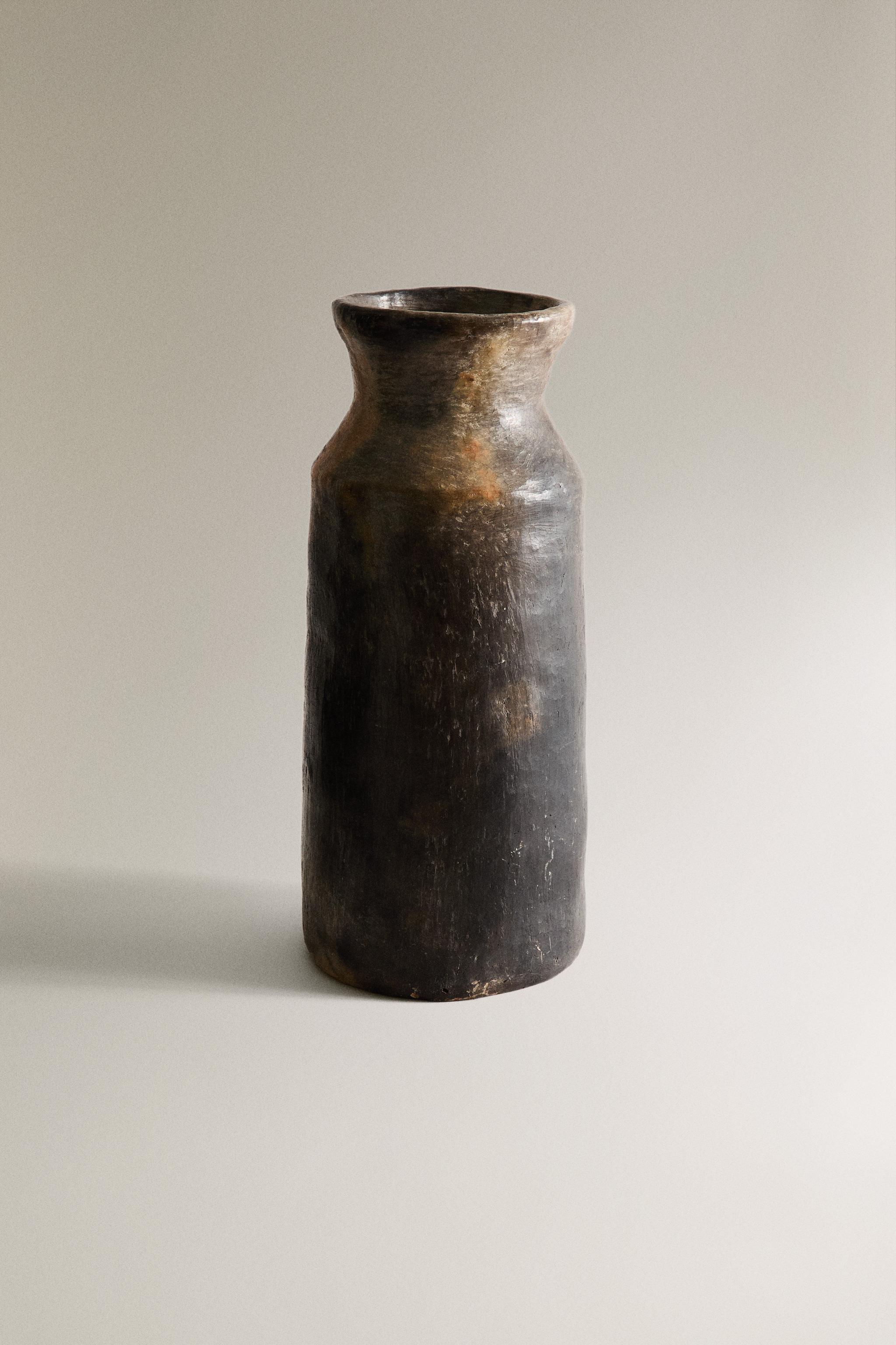 CYLINDRICAL CERAMIC VASE
