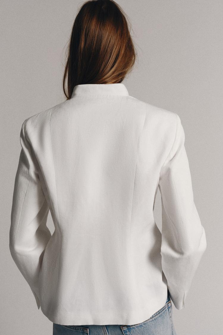Blazer peplum con cierre de botones de la colección ZW 3