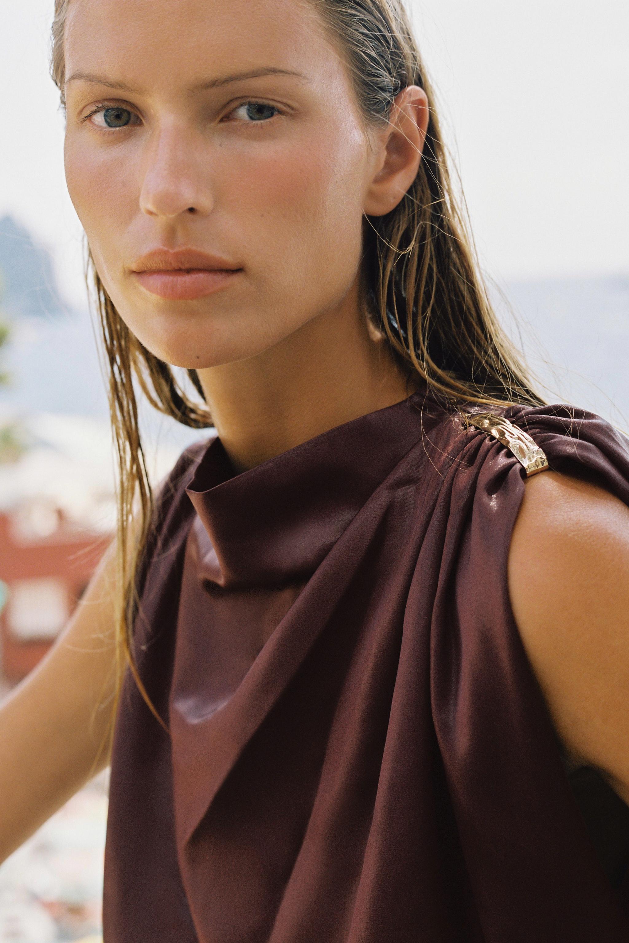 SATIN BODYSUIT WITH GOLD APPLIQUÉ — Burgundy