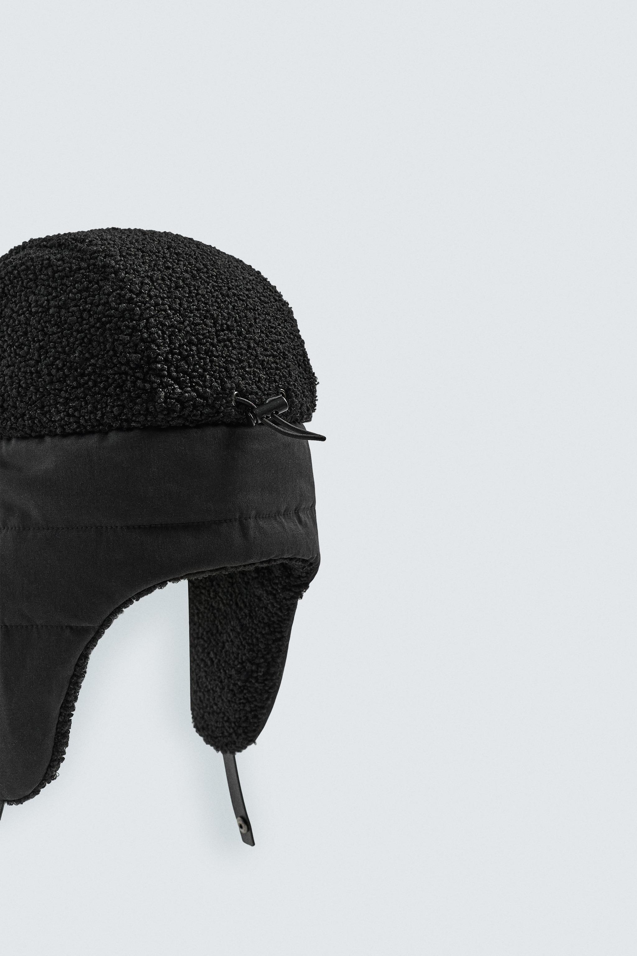 TECHNICAL CAP WITH COMBINED EARFLAPS