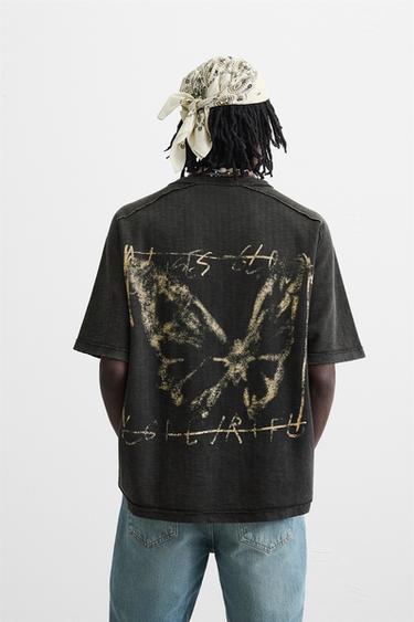 T-SHIRT EN MAILLE À IMPRIMÉ DÉLAVÉ - Noir de Zara - Image 2