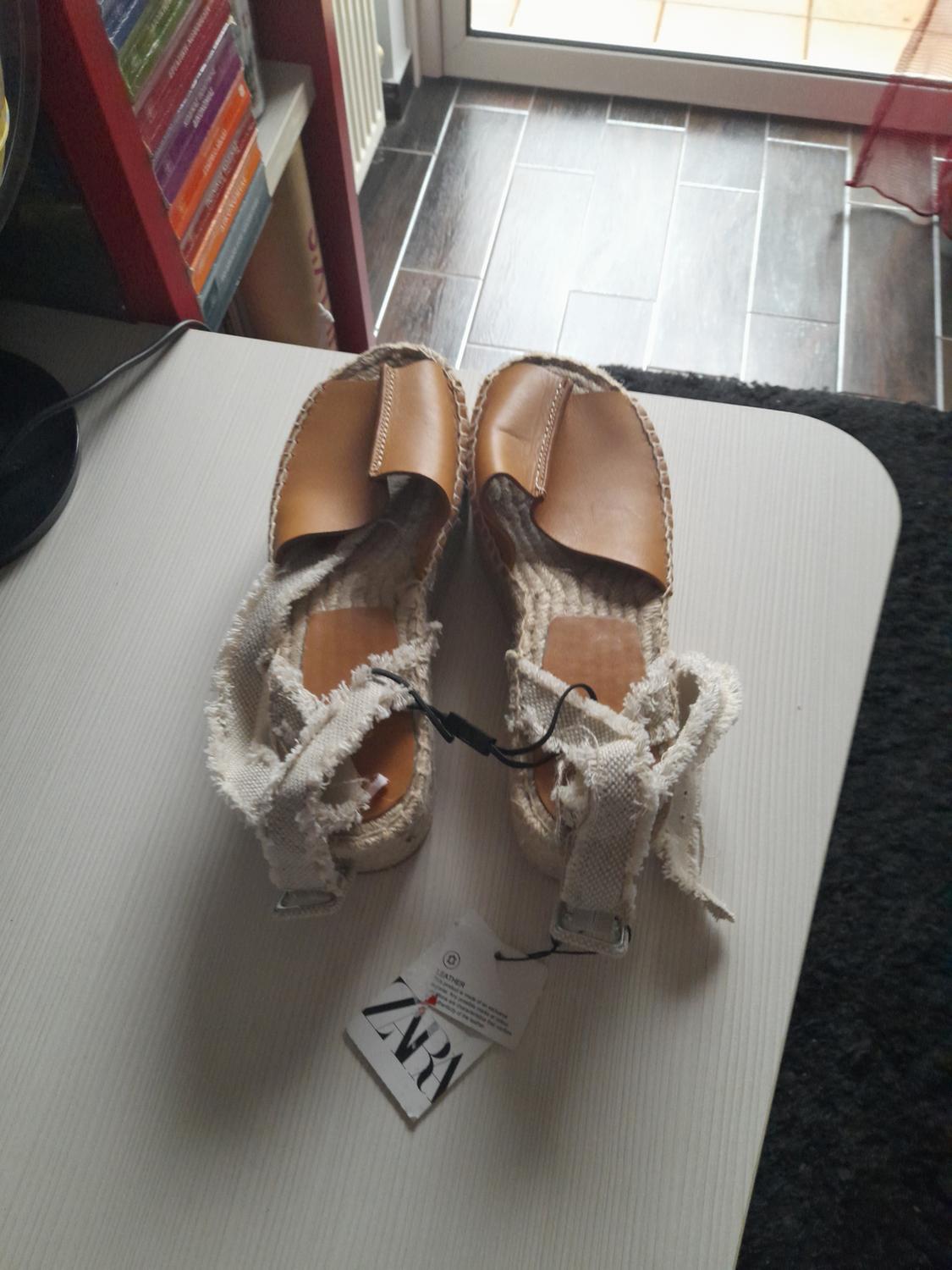 LEATHER FLATFORM SANDALS - Image 2