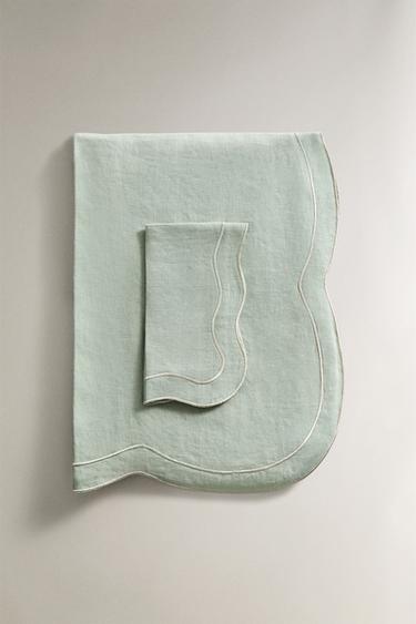 LINEN CHRISTMAS TABLECLOTH WITH THREAD DETAIL - مزرق الخاص بـ Zara