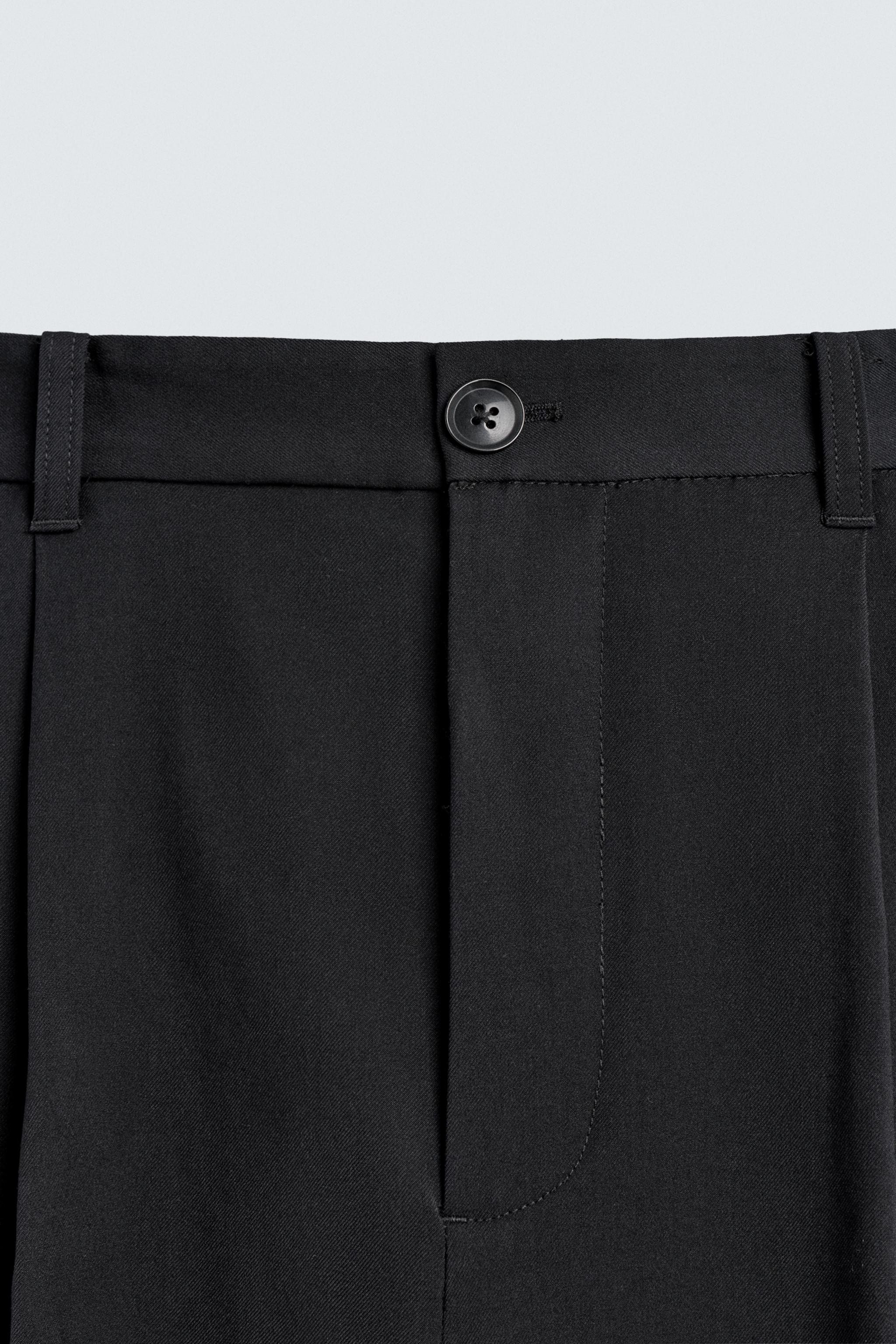 TEXTURED PLEATED PANTS