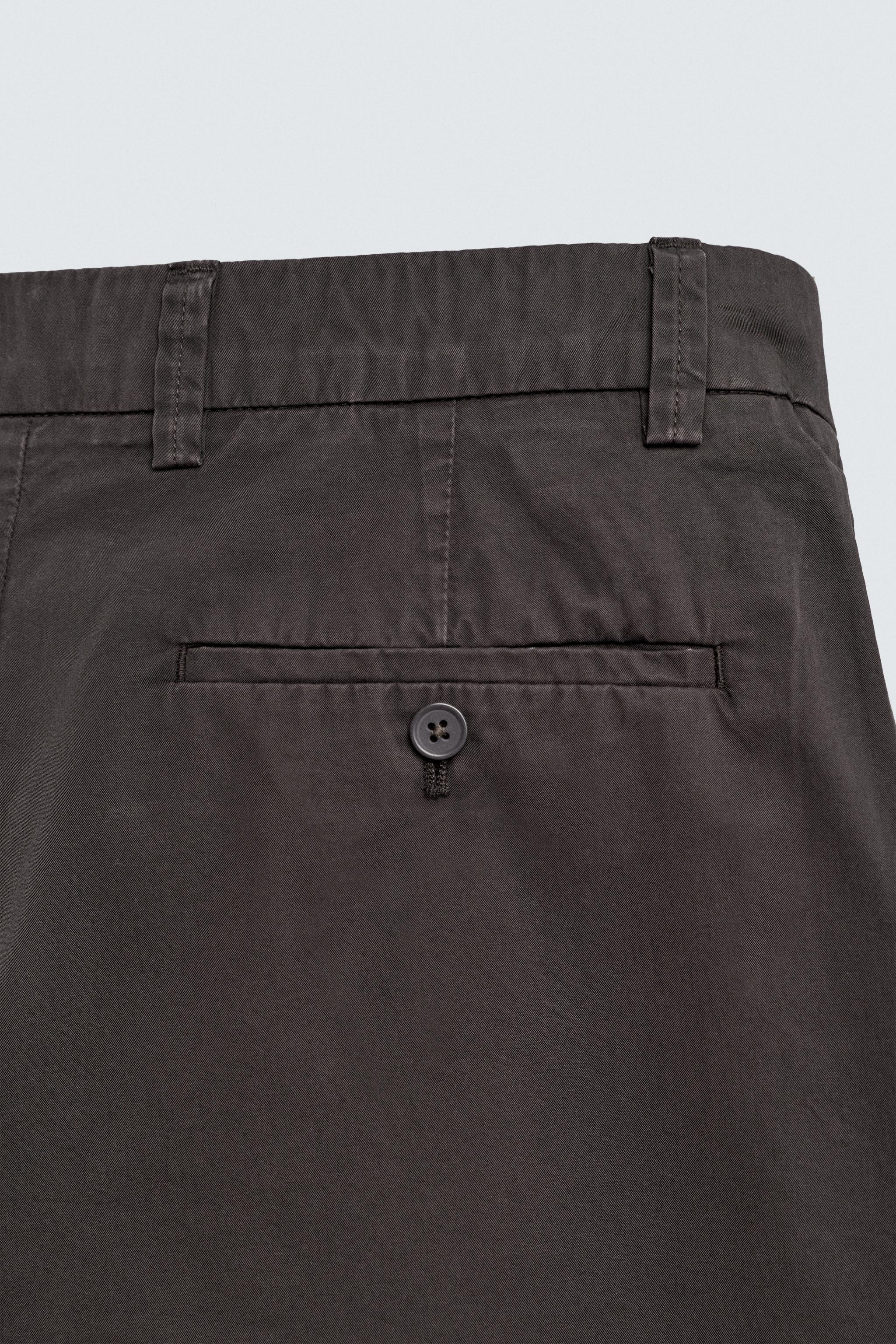 REGULAR FIT PLEATED SHORTS