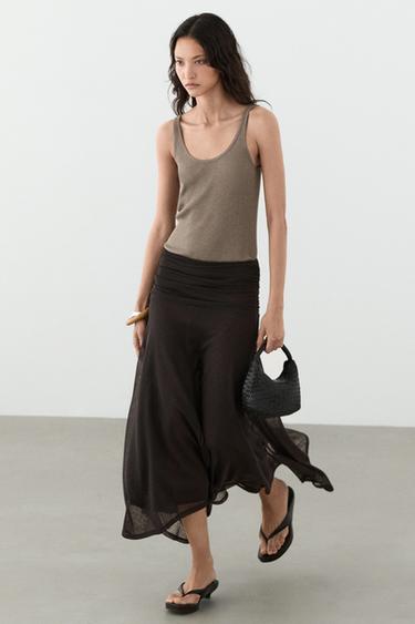 Jupe midi ample à fronces - Marron foncé de Zara