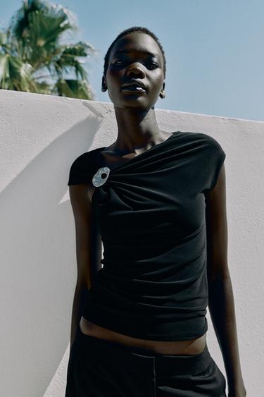TOP DRAPEADO FORNITURA - Negro de Zara