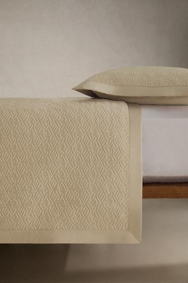 SATIN GEOMETRIC QUILT - Dark beige by Zara - Image 2