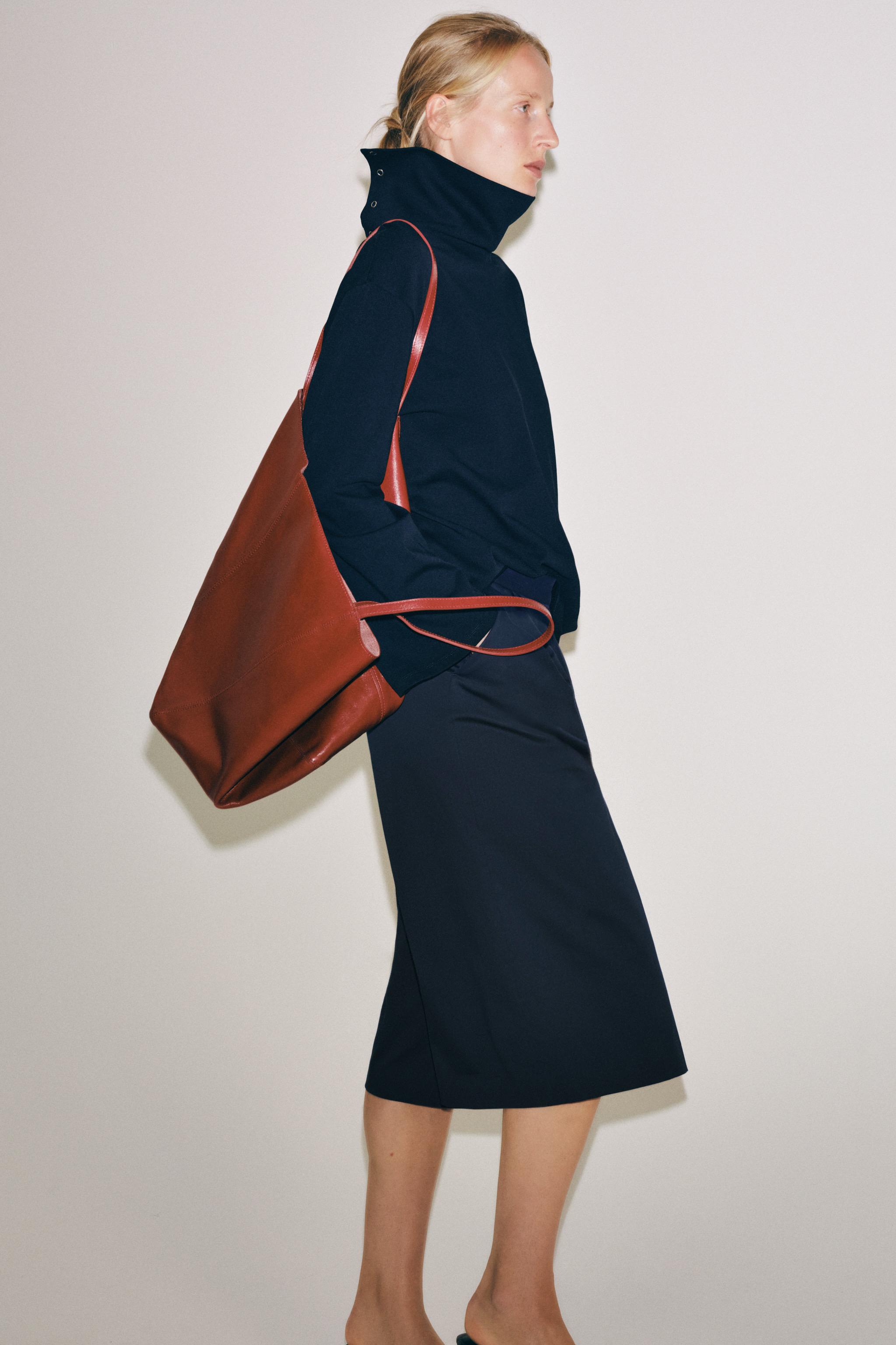 ZW COLLECTION PLEATED BERMUDA SHORTS