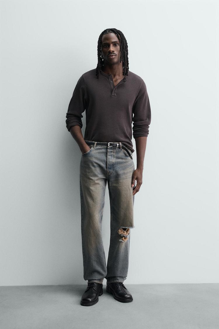 DISTRESSED STRAIGHT FIT JEAN