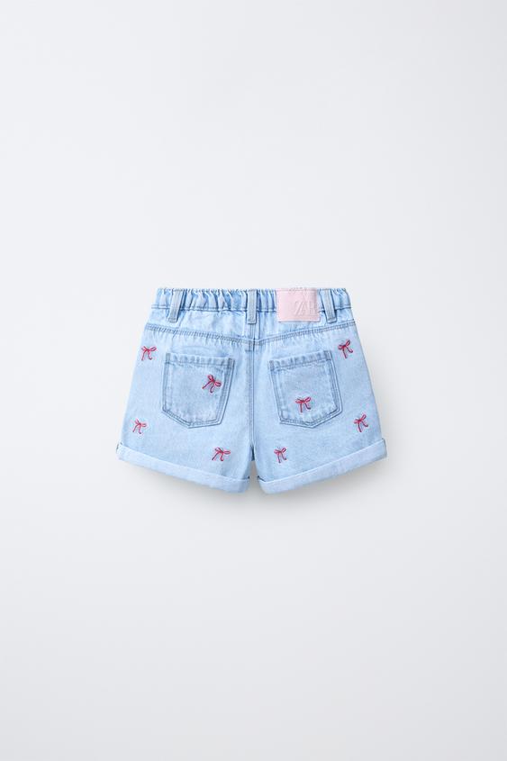 BERMUDA EN JEAN MOM FIT AVEC LACETS BRODÉS - Bleu clair de Zara - Image 1