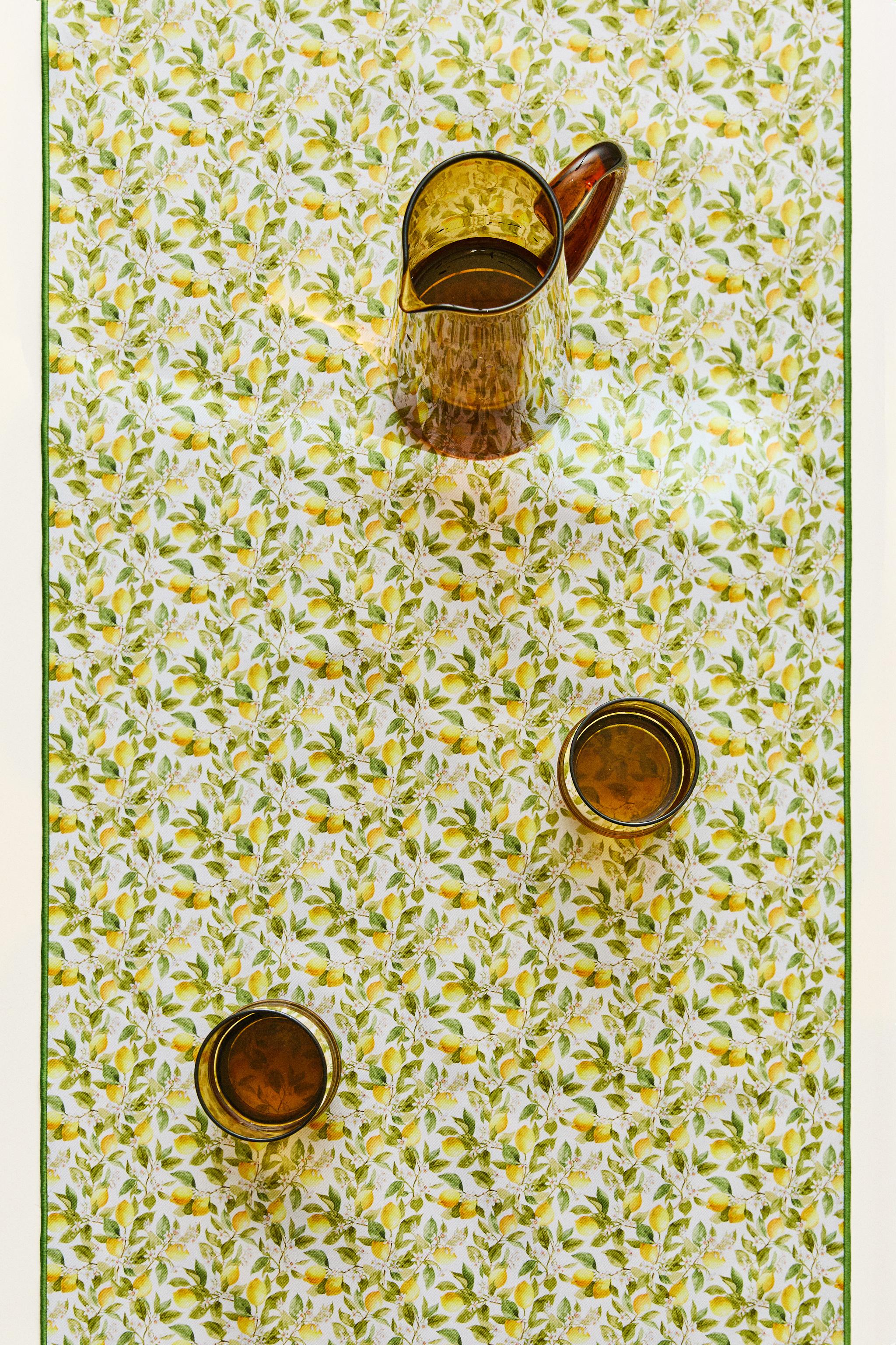 RESIN-COATED LEMON TABLE RUNNER — Greenish