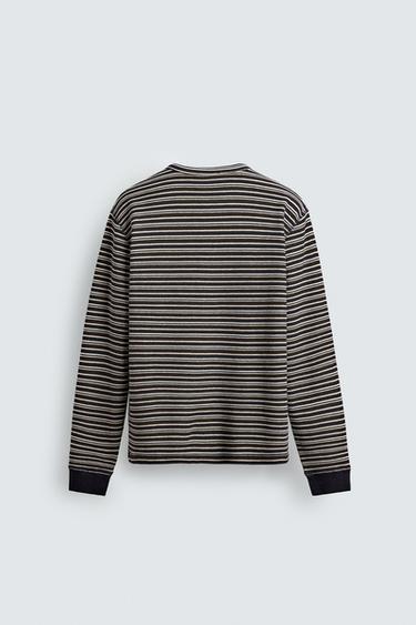 T-SHIRT À COL TUNISIEN À RAYURES - Marron foncé de Zara - Image 7