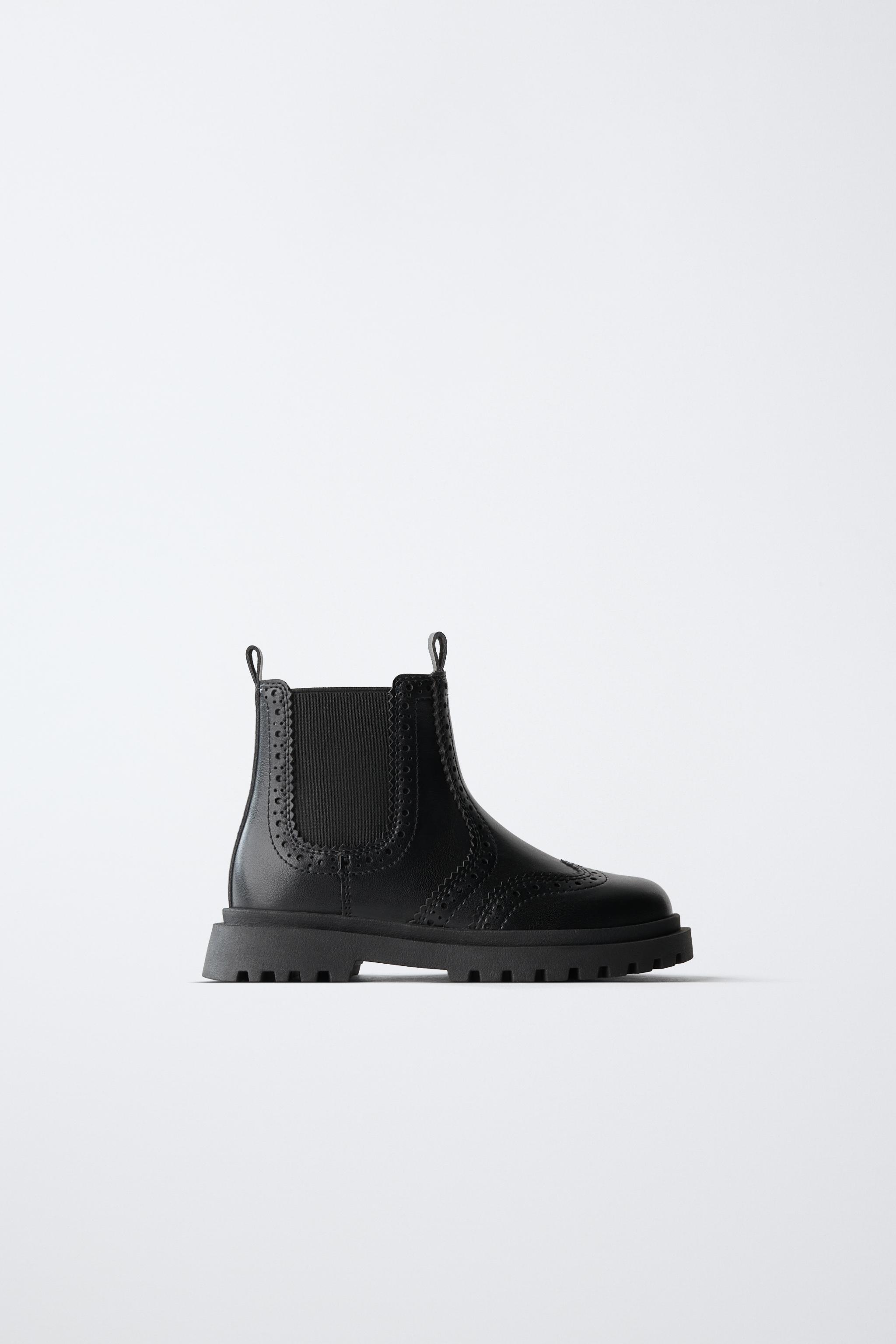 CHELSEA ANKLE BOOT — Black