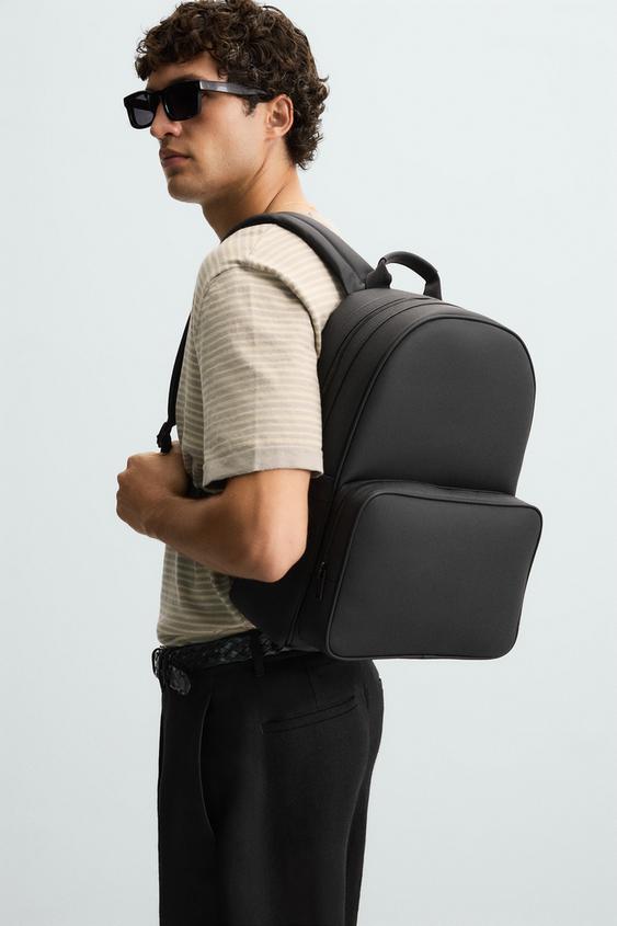 MOCHILA TEXTURA ENGOMADA - Negro de Zara - Imagen 0