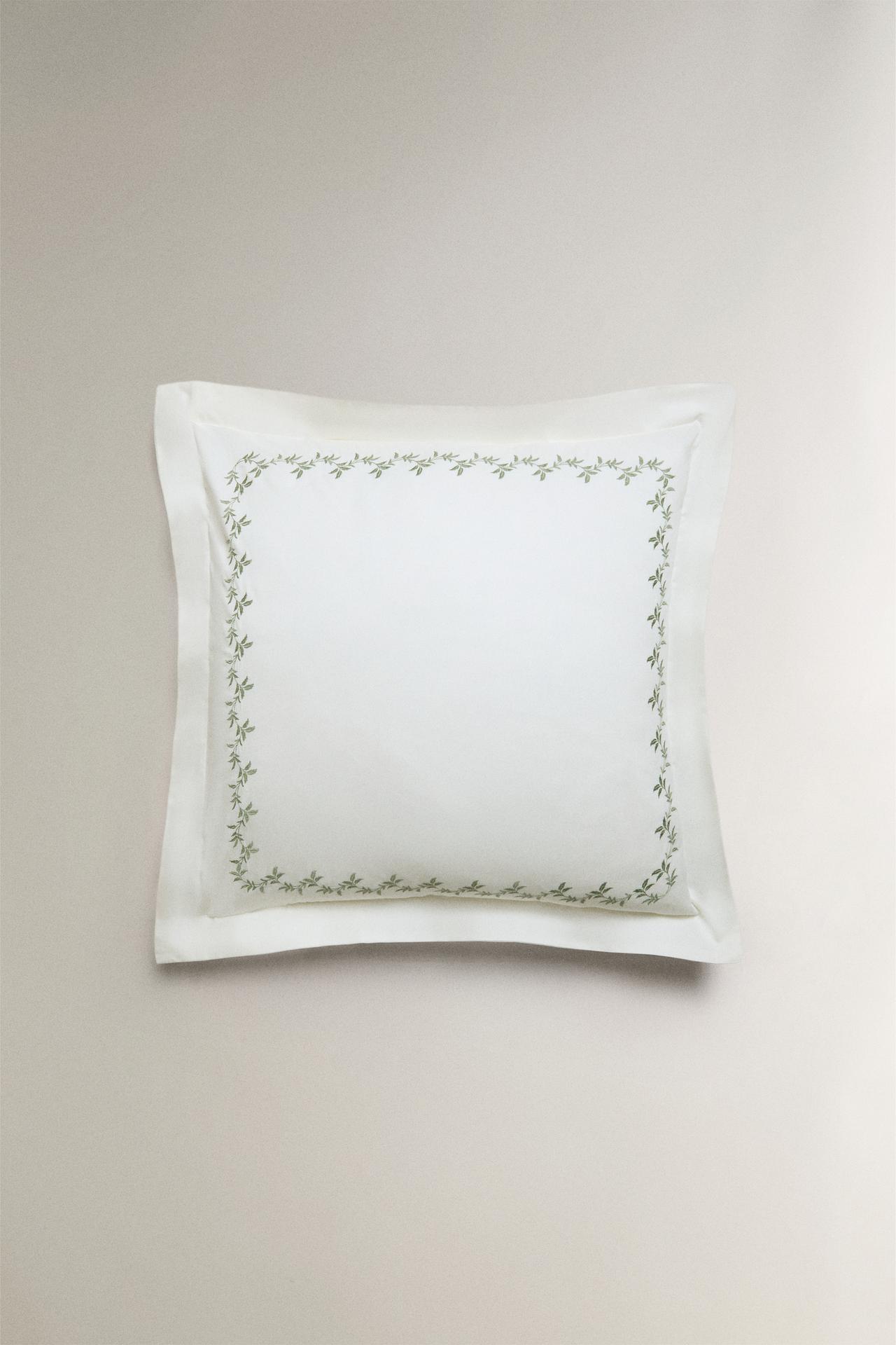 SATEEN PILLOWCASE WITH EMBROIDERED LEAVES — Green