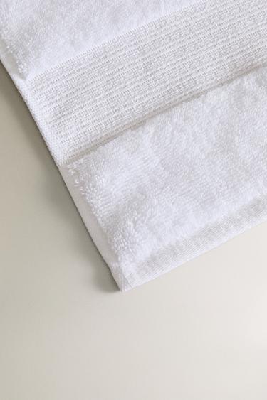 BATH TOWEL WITH METALLIC THREAD BORDER - White by Zara - Image 2