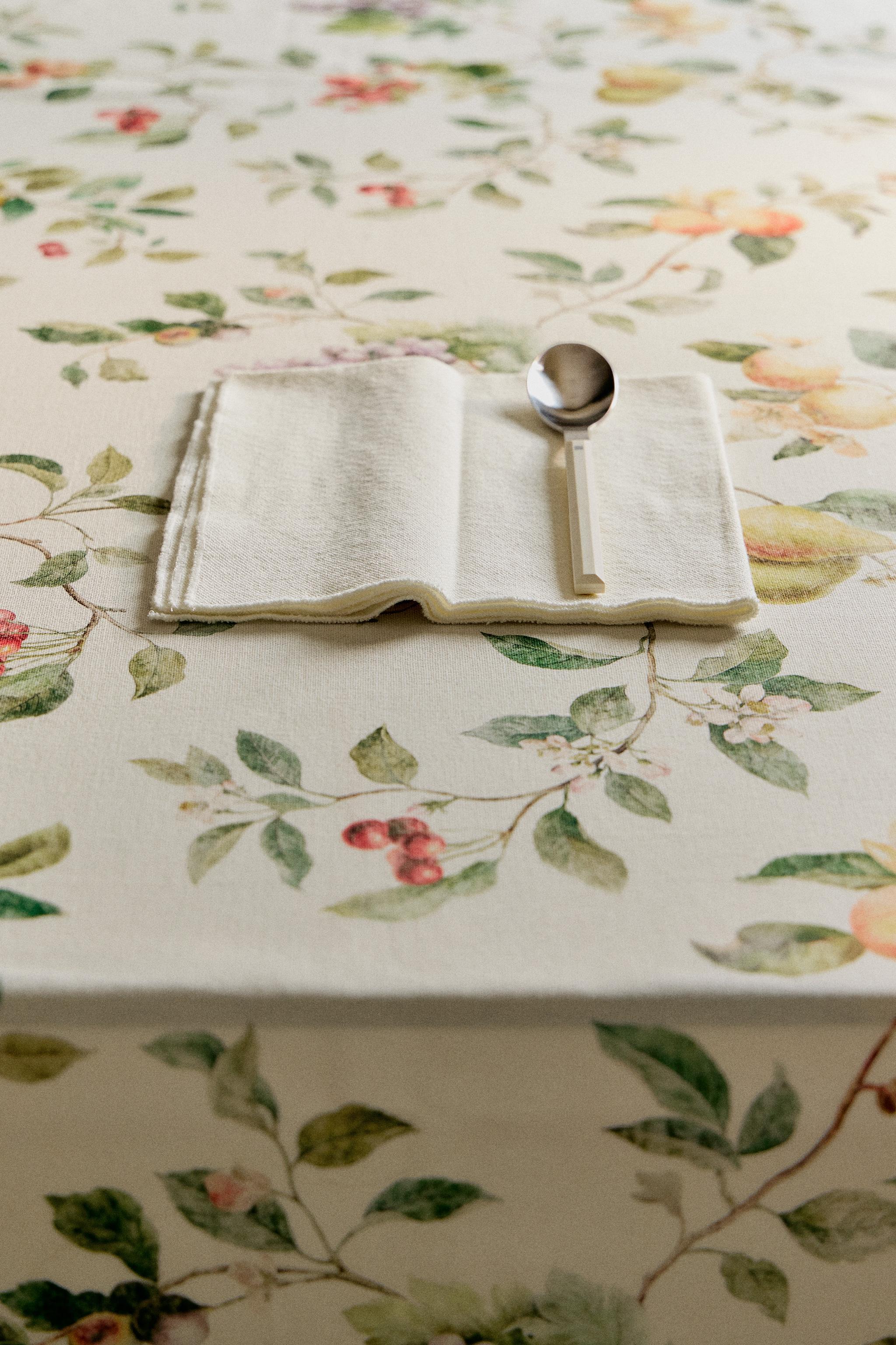 BOTANICAL PRINT TABLECLOTH