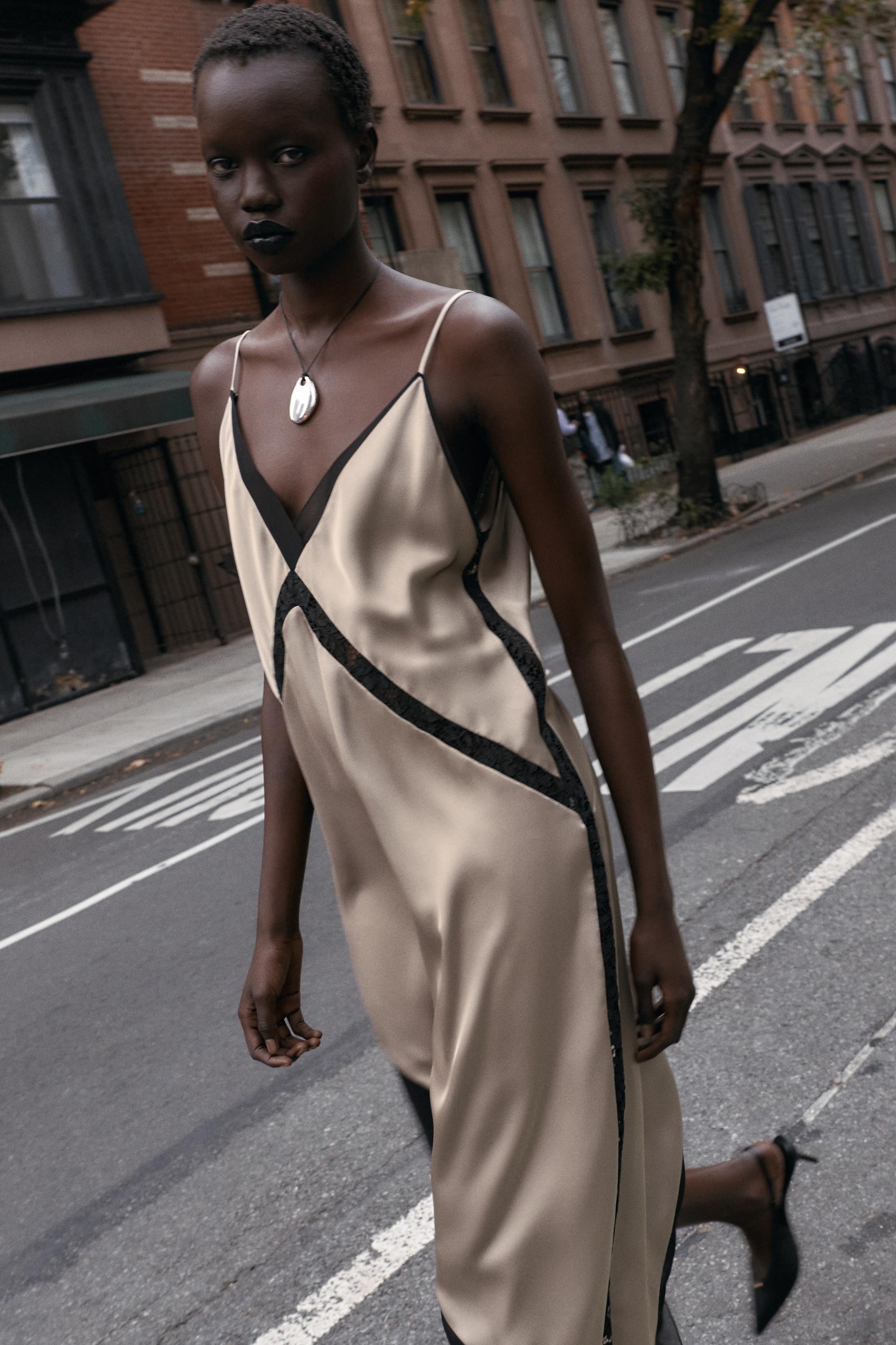 ROBE MI-LONGUE SATINÉE ASYMÉTRIQUE