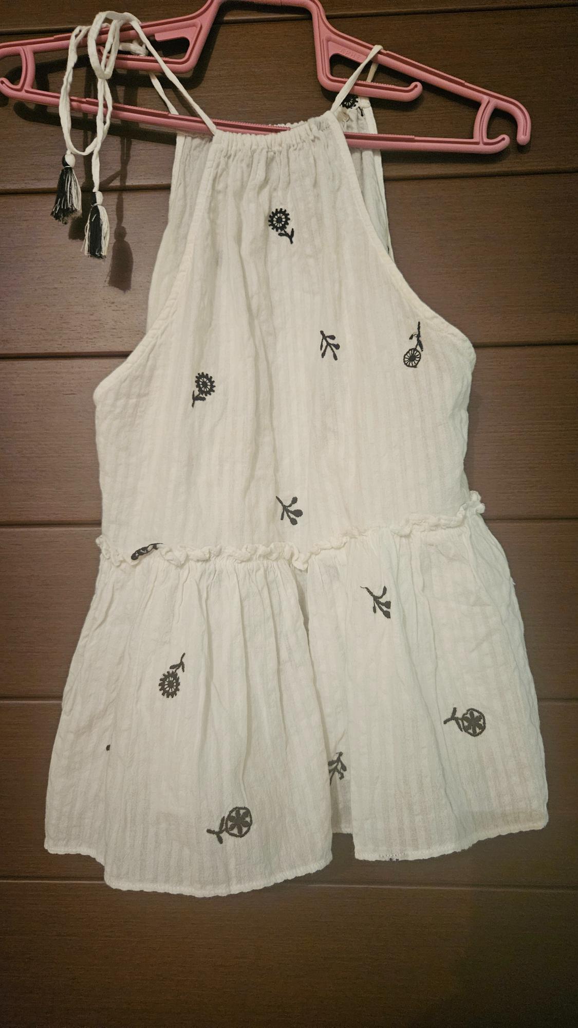 EMBROIDERED TOP
