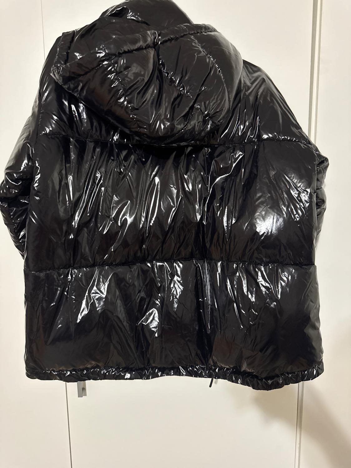 ZARA SHINY BLACK PUFFER WITH GREEN - Image 2