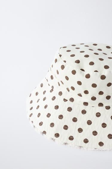 قبعة BUCKET منقطة - خَام الخاص بـ Zara