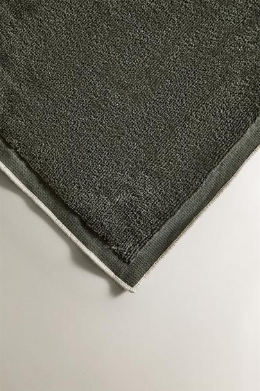 SERVIETTE DE BAIN VELOURS OVERLOCK - Vert foncé de Zara - Image 2