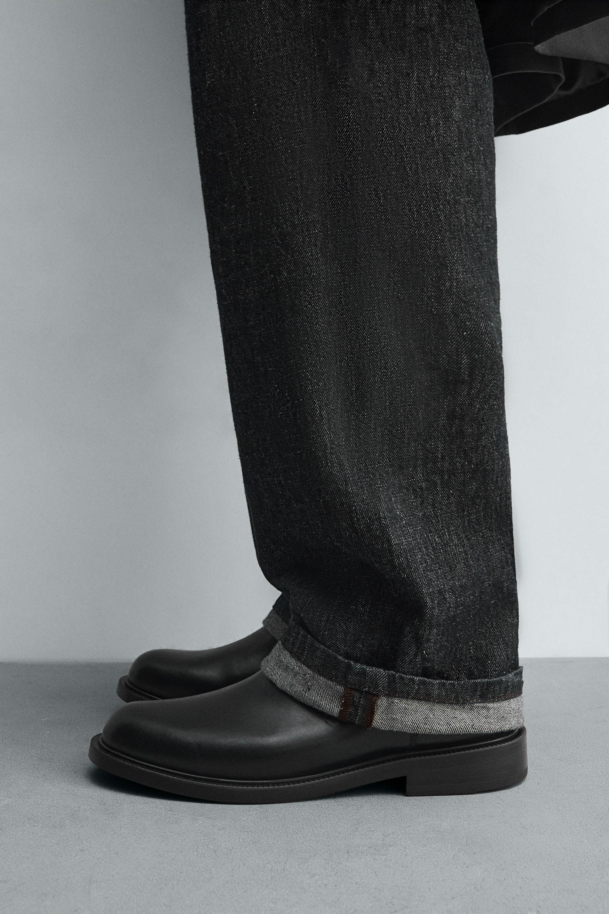 LEATHER CHELSEA BOOTS