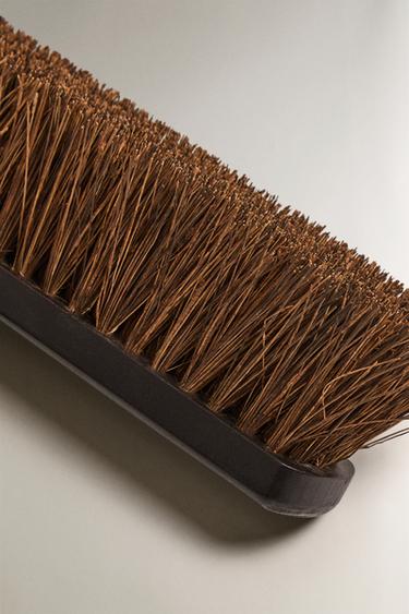 GARDEN BROOM WITH WOODEN HANDLE - Dark brown by Zara - Image 2