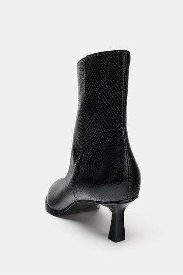 BOTTINES À TALONS EN RELIEF - Noir de Zara - Image 6