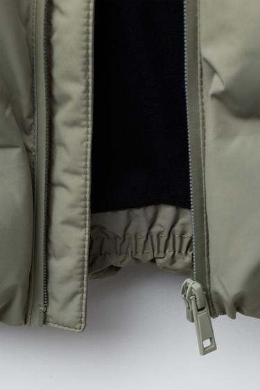 MANTEAU REMBOURRÉ À CAPUCHE DÉPERLANT - Kaki de Zara - Image 8