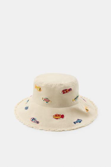 GORRO BUCKET BORDADOS PECES - Crudo de Zara