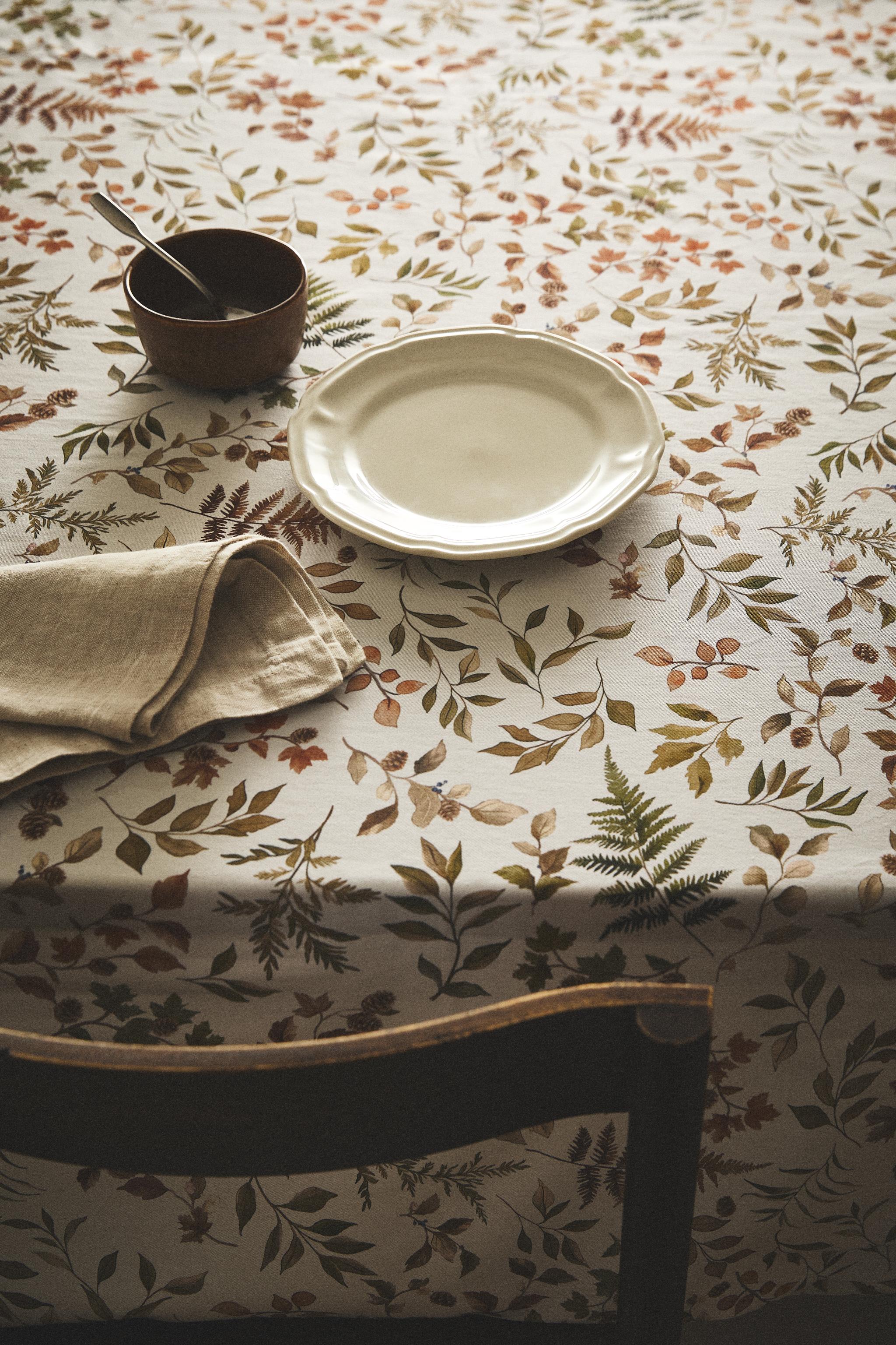 RESIN-COATED COTTON TABLECLOTH WITH LEAVES
