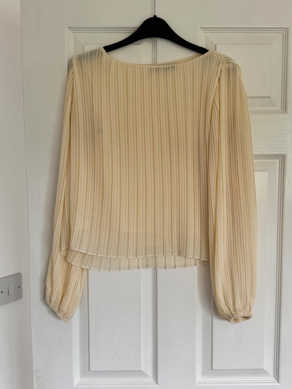 FINE PLEATED BLOUSE - Image 2